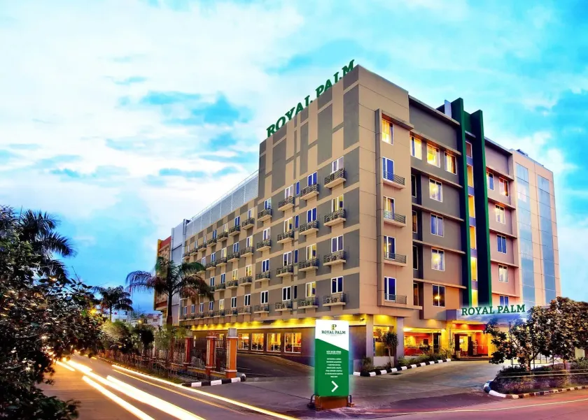 Royal Palm Hotel & Conference Center Cengkareng - Image 1