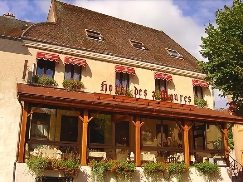 Hôtel Logis de France des Trois Maures Couches - Image 1