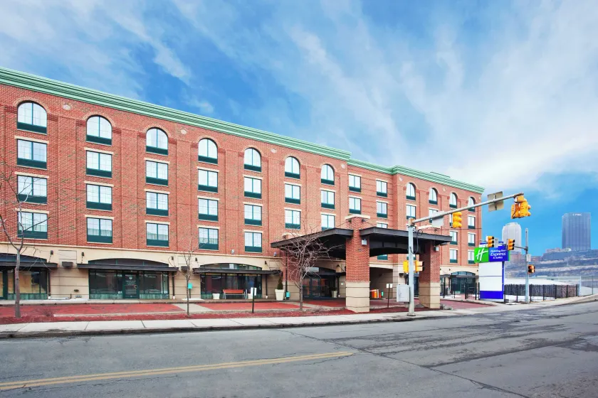 Holiday Inn Express Hotel & Suites Pittsburgh-South Side by IHG - Image 1