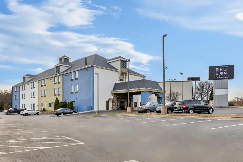 Red Lion Inn & Suites Blue Springs - Image 1