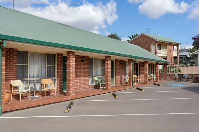 Roseville Motel and Apartments - Image 1