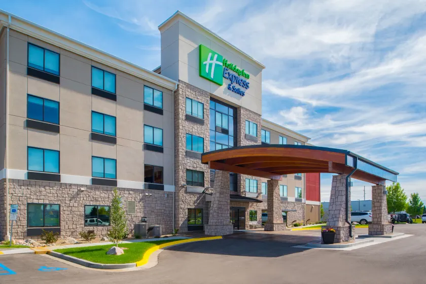 Holiday Inn Express Hotel & Suites Bismarck by IHG - Image 1