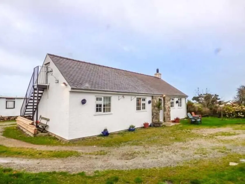 Ty Woods Cottage - Image 1