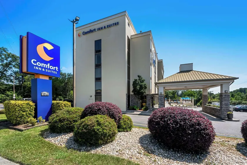 Comfort Inn & Suites Durham near Duke University - Image 1