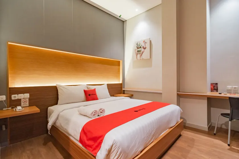RedDoorz Plus @ Doorman Guest House - Image 1