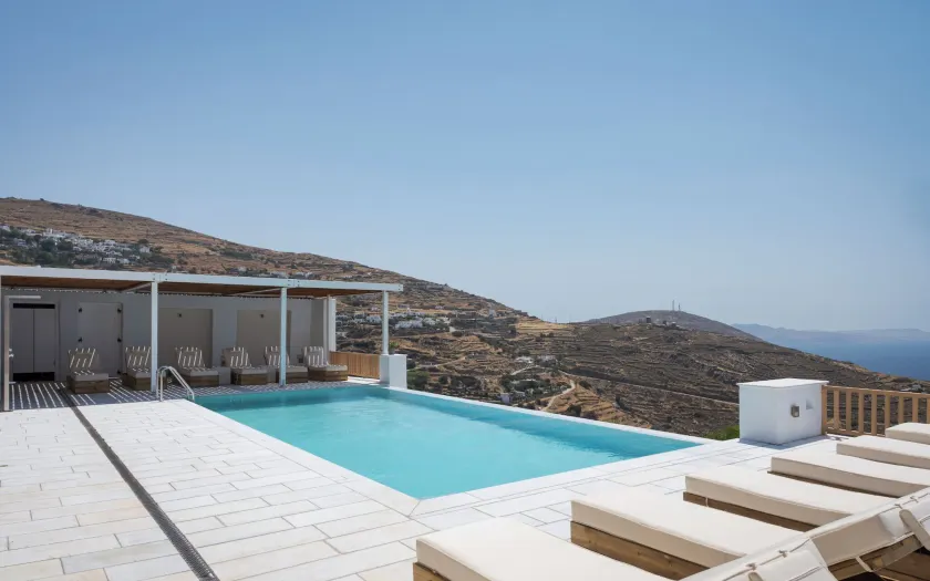 Morfes Luxury Apartments - Image 1