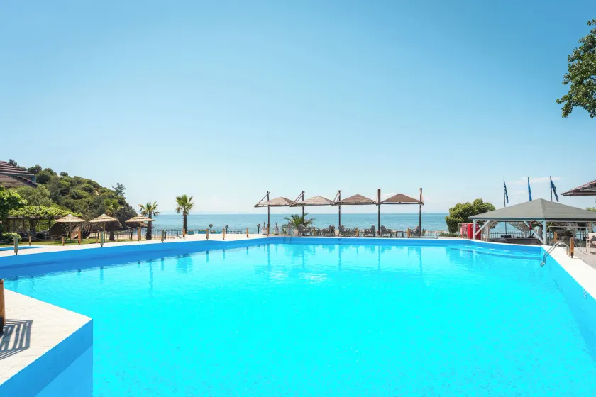 Kamari Beach Hotel - Image 1