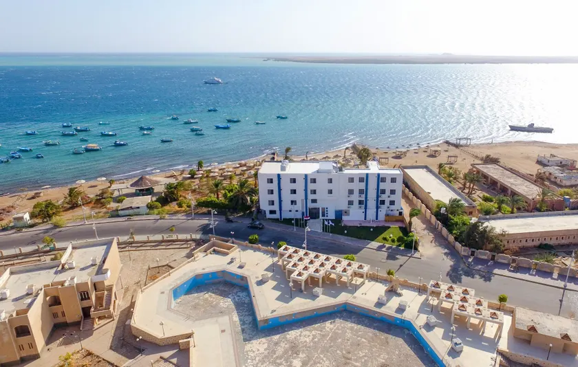Lagoonie Lodge & Beach - Image 1
