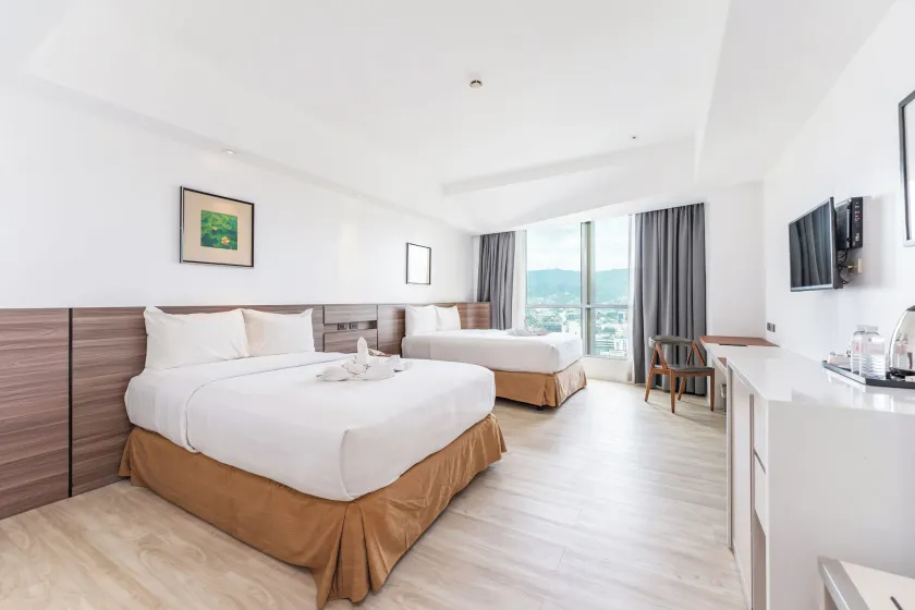 Crown Regency Hotel & Towers - Image 1