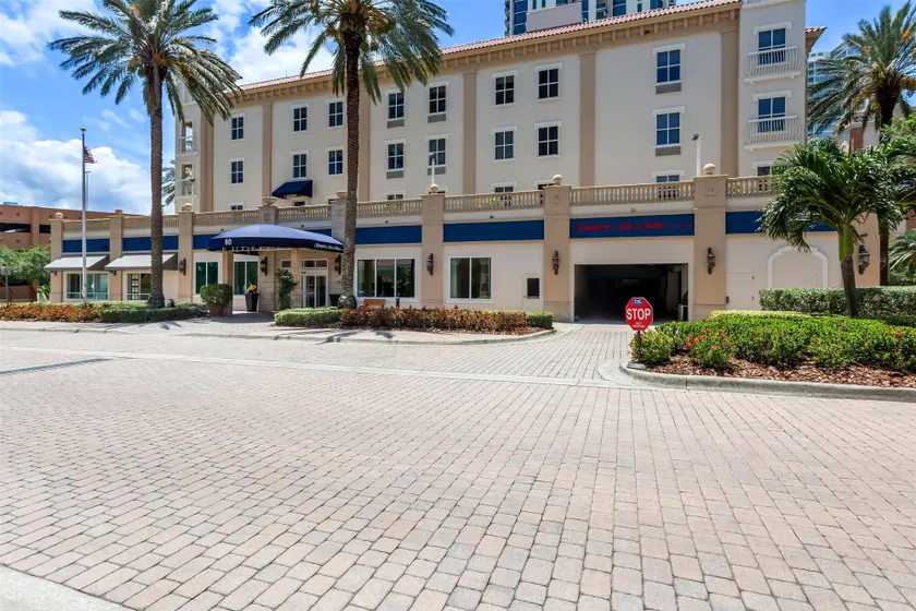 Hampton Inn & Suites St. Petersburg/Downtown - Image 1
