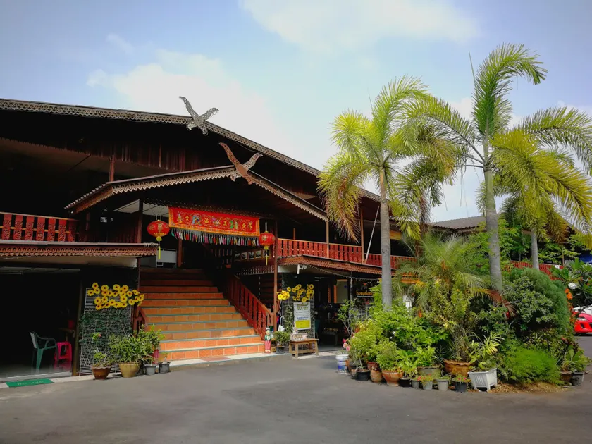 PuengLuang Hotel - Image 1