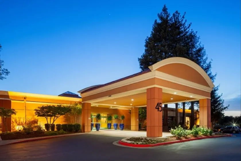 FairBridge Hotel by Concord Plaza - Image 1