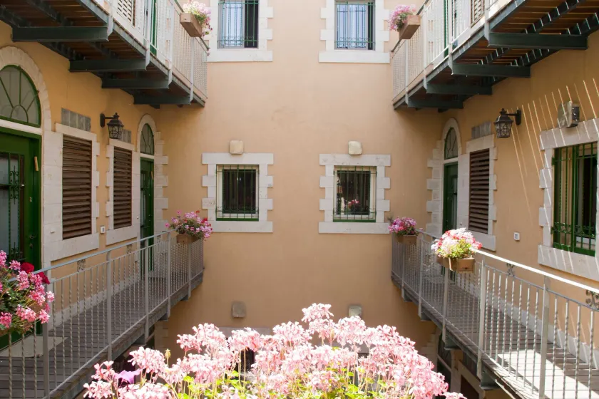 The Market Courtyard - Suites Hotel - Image 1