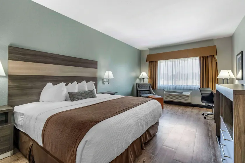 Best Western Plus Victoria Inn & Suites - Image 1