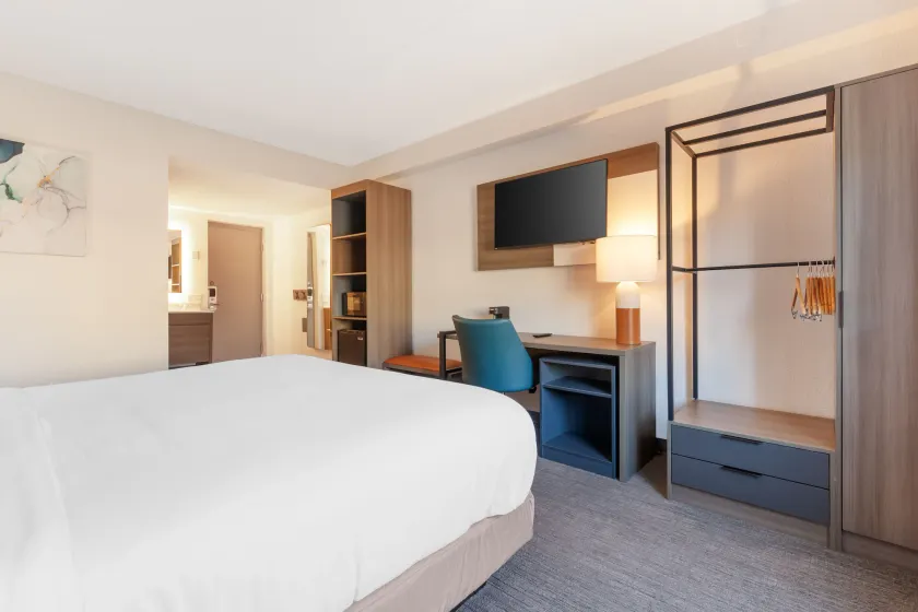 Comfort Inn & Suites Beaver Dam - Image 1