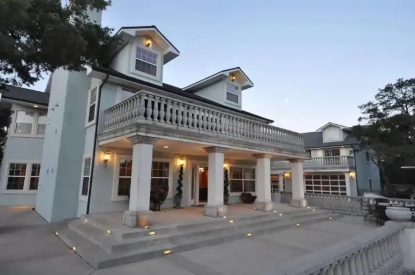 Exquisite Mountain Mansion Entire Home - Image 1
