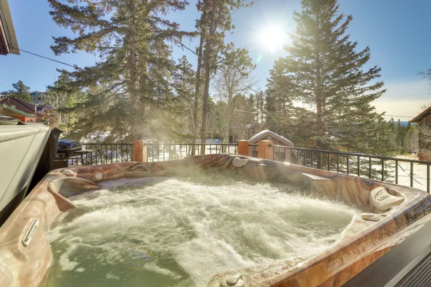 Cozy Lead Cabin w/ Deck < 1 Mi to Ski Slopes! - Image 1