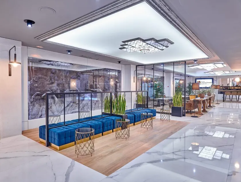 Gran Hotel Luna de Granada - Image 1