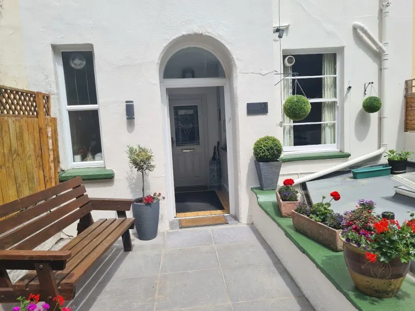 The Collingdale Guest House - Image 1