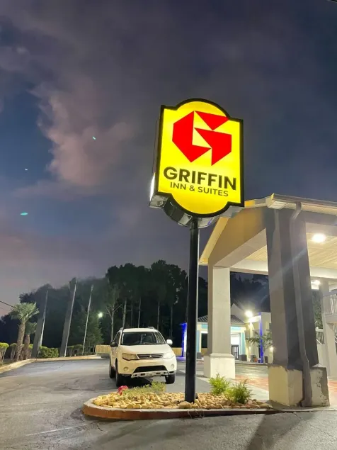 Griffin Inn & Suites - Image 1