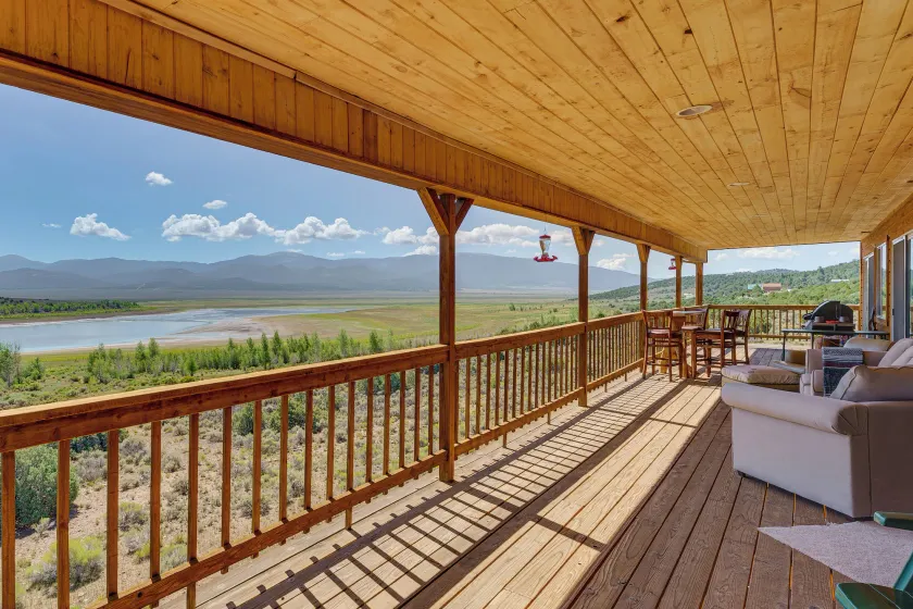 Walk to Lake: Scenic Southern Colorado Escape! - Image 1