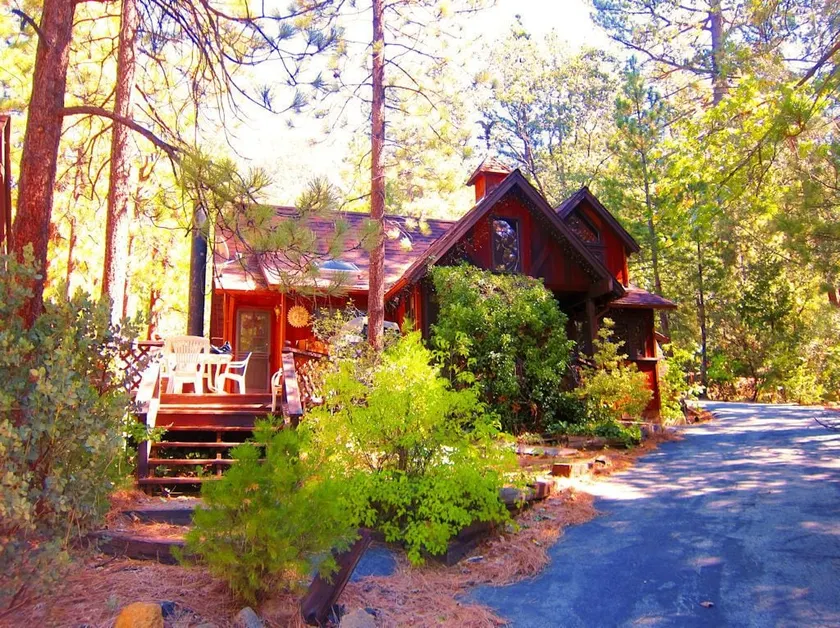 Always Inn Idyllwild Vacation Cottages - Image 1