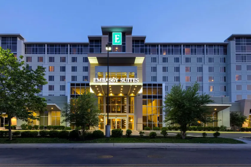Embassy Suites Newark Airport - Image 1