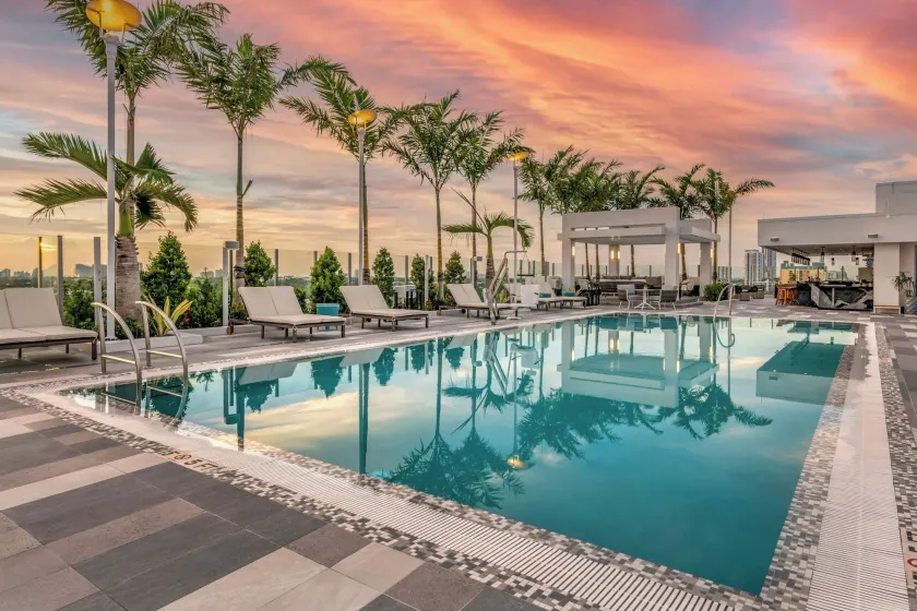 Courtyard by Marriott Fort Lauderdale Downtown - Image 1