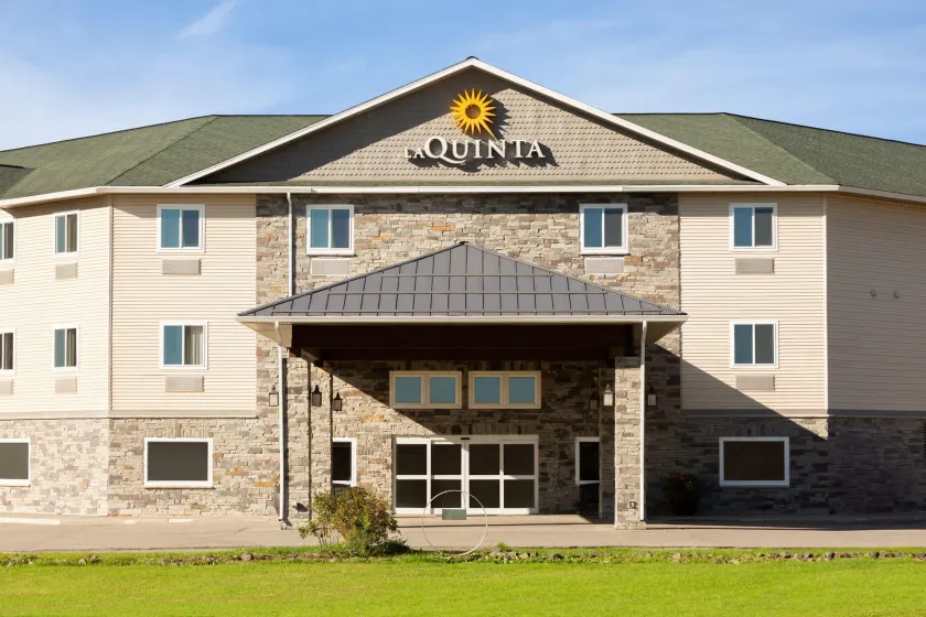 La Quinta by Wyndham Fairbanks Airport - Image 1