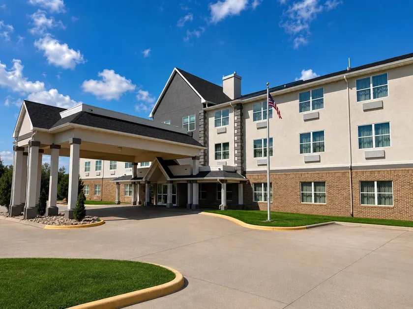 Heritage Hotel and Suites - Image 1
