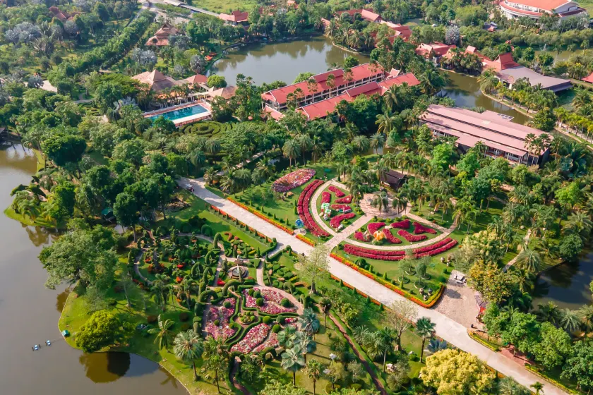 Horizon Village & Resort - Image 1
