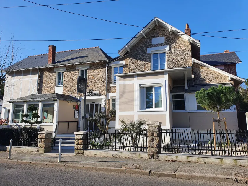 Logis Hotel La Closerie - Image 1
