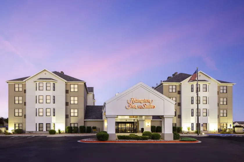 Hampton Inn & Suites El Paso-Airport - Image 1