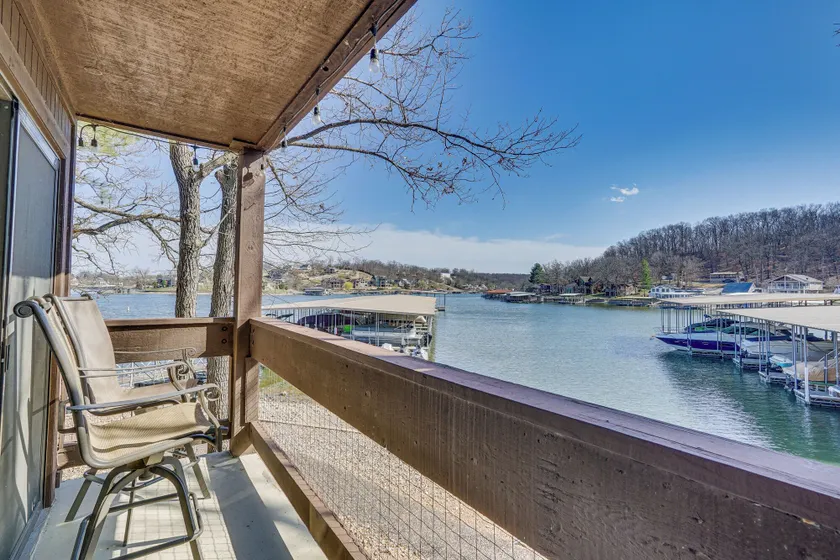 Lakefront Condo Indoor pool, sauna, & pickle ball! - Image 1
