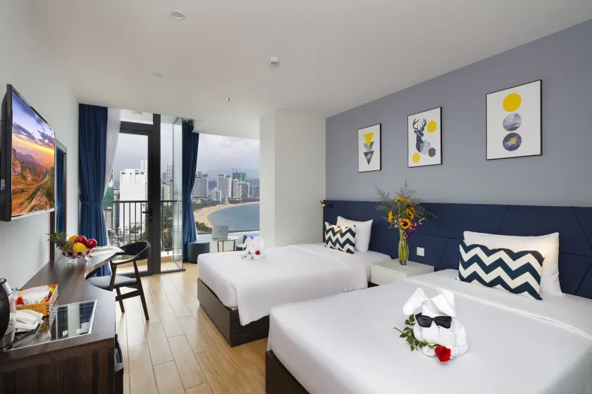 Crown Hotel Nha Trang - Image 1