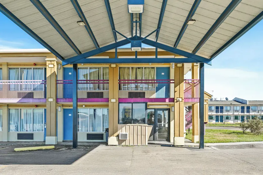 Luxury Inn By Hotel O Hattiesburg, MS - Image 1