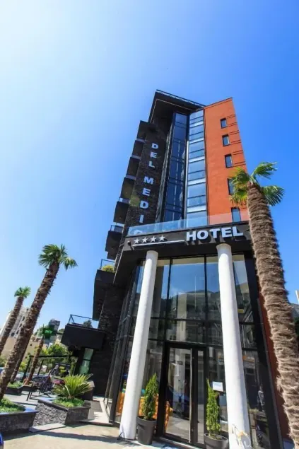 Hotel Del Medio - Image 1