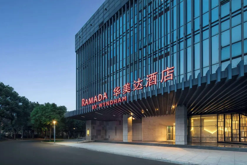 Ramada by Wyndham Zhenjiang Dagang New District - Image 1