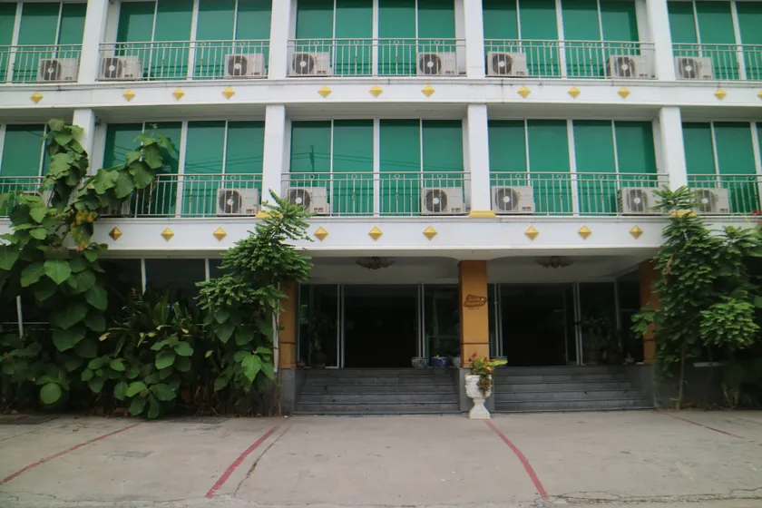 Diamond Sweet Hotel - Image 1