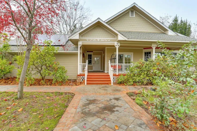 Country Comfort! Spacious Family Home By Red Bluff - Image 1