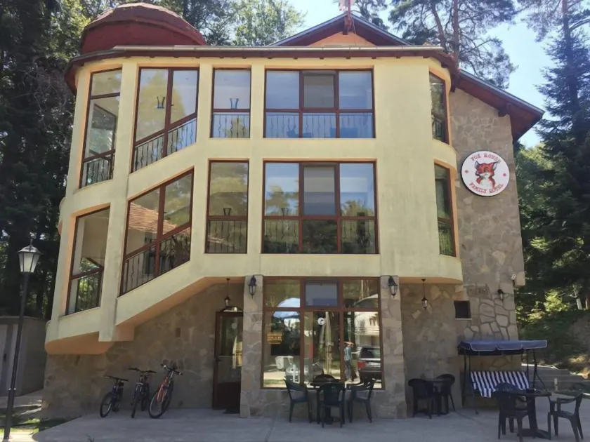 Fox House - Image 1