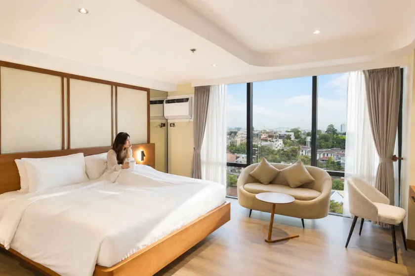 oneTree Plaza Hotel Cebu - Image 1