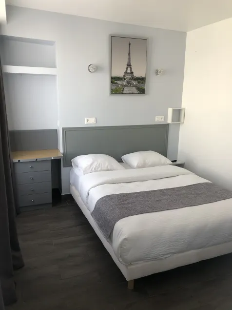 Hôtel Clauzel Paris - Image 1