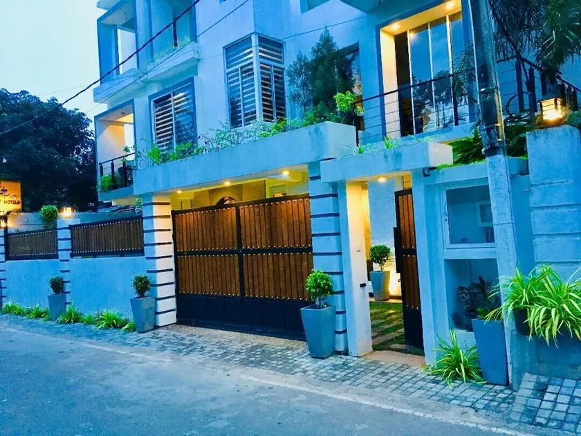 8PlusMotels - Image 1