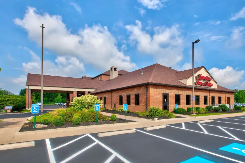Hampton Inn & Suites Cleveland-Airport/Middleburg Heights - Image 1