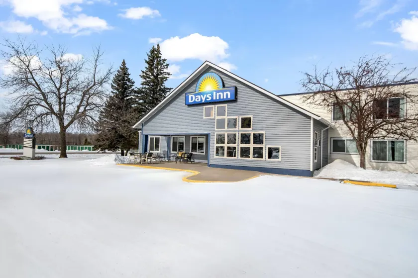 Days Inn by Wyndham International Falls - Image 1