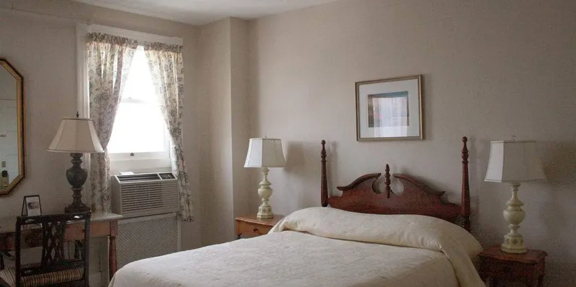 Middlebury Inn - Image 1
