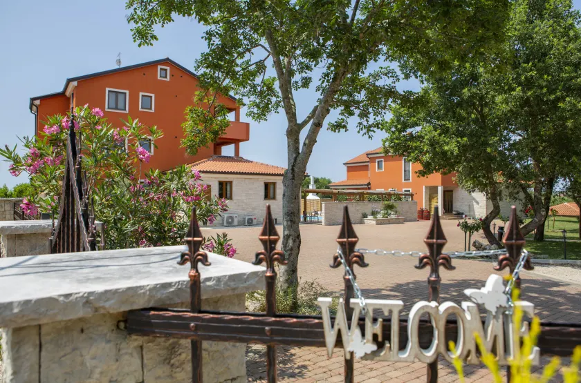 Hotel Natura Vilanija - Image 1
