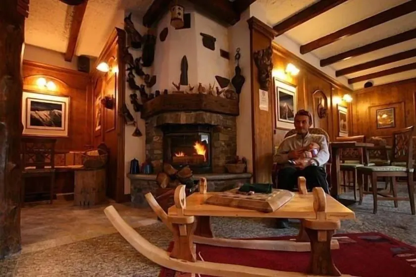 Hotel Tivet - Sitzecke in der Lobby