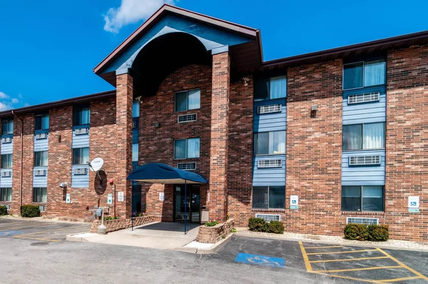 Motel 6-Naperville, IL - Image 1